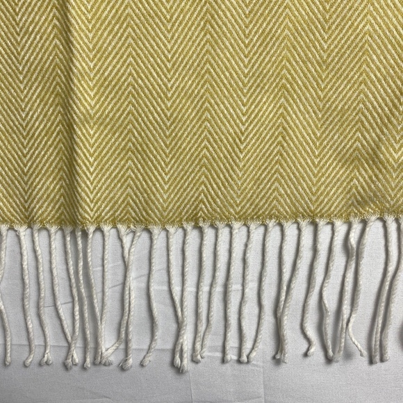 Bourina Super Soft Acrylic Throw Blanket with Tassels Cozy Lightweight 60 X 25.5 - Picture 5 of 10